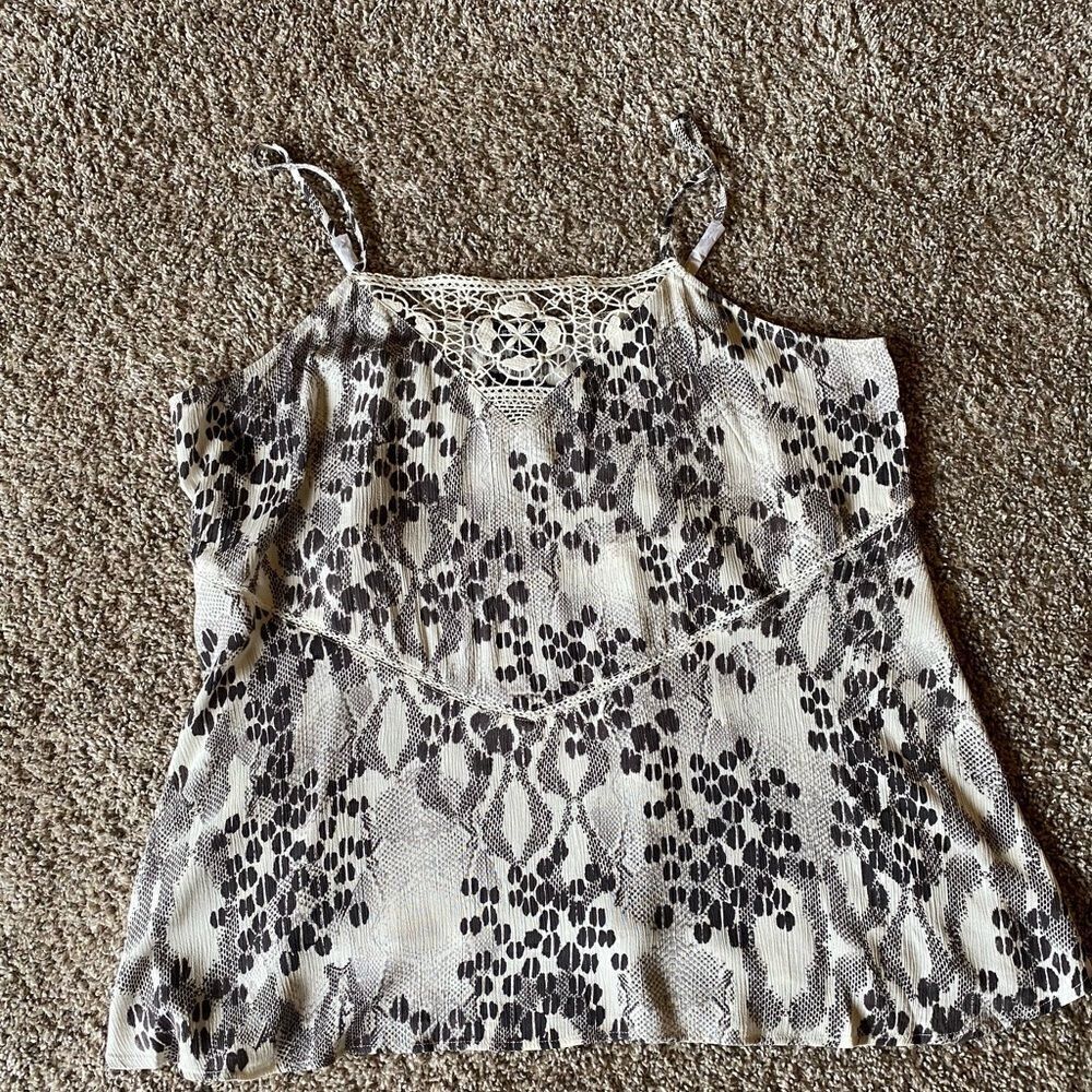 💼NWT Express Hi Neck Lace Animal Print Cami. - Picture 4 of 8